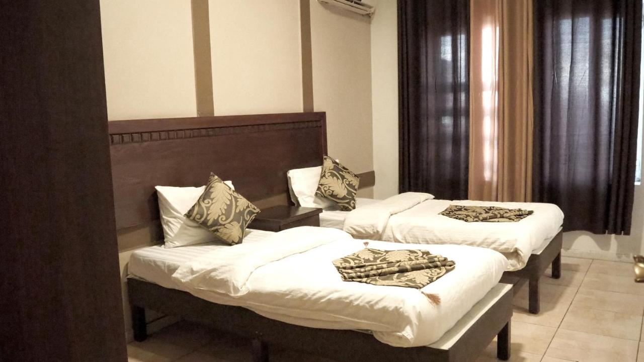Al Fawanes Hotel Apartments Amman Exterior photo