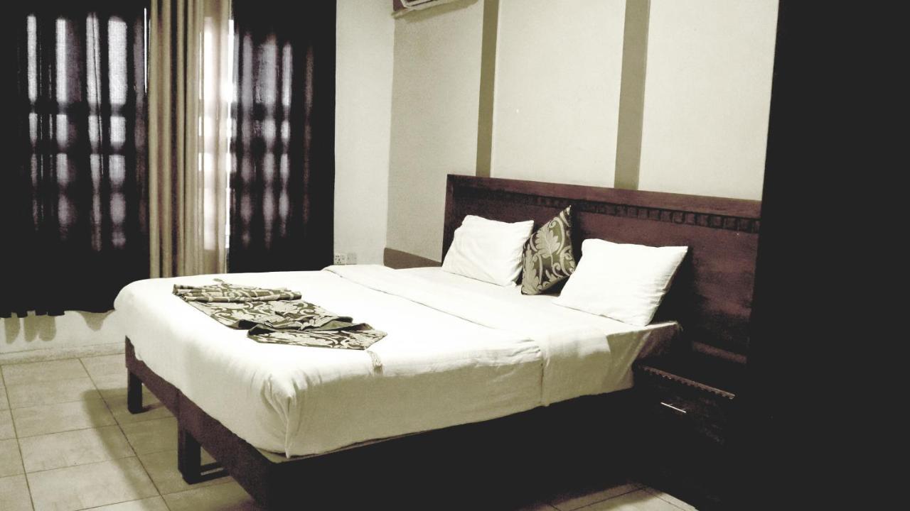 Al Fawanes Hotel Apartments Amman Exterior photo