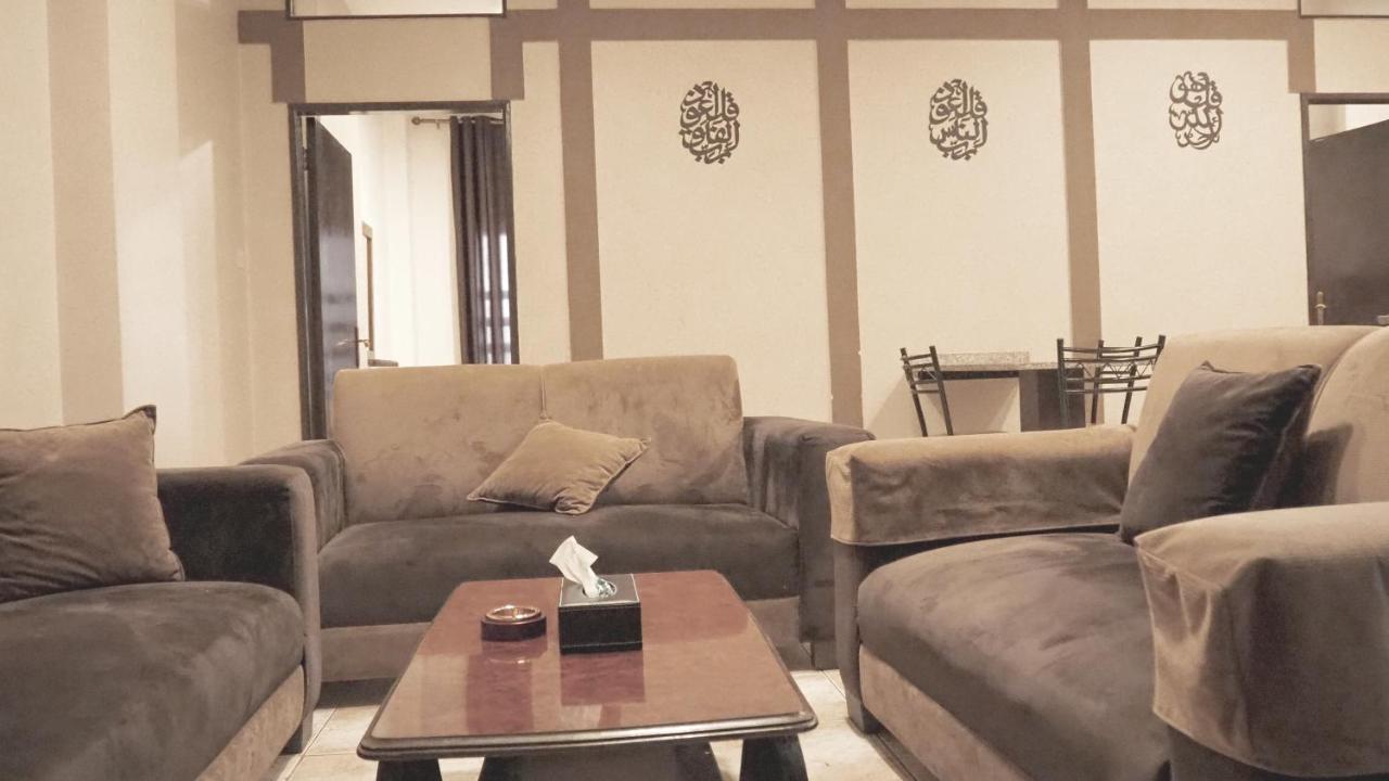 Al Fawanes Hotel Apartments Amman Exterior photo