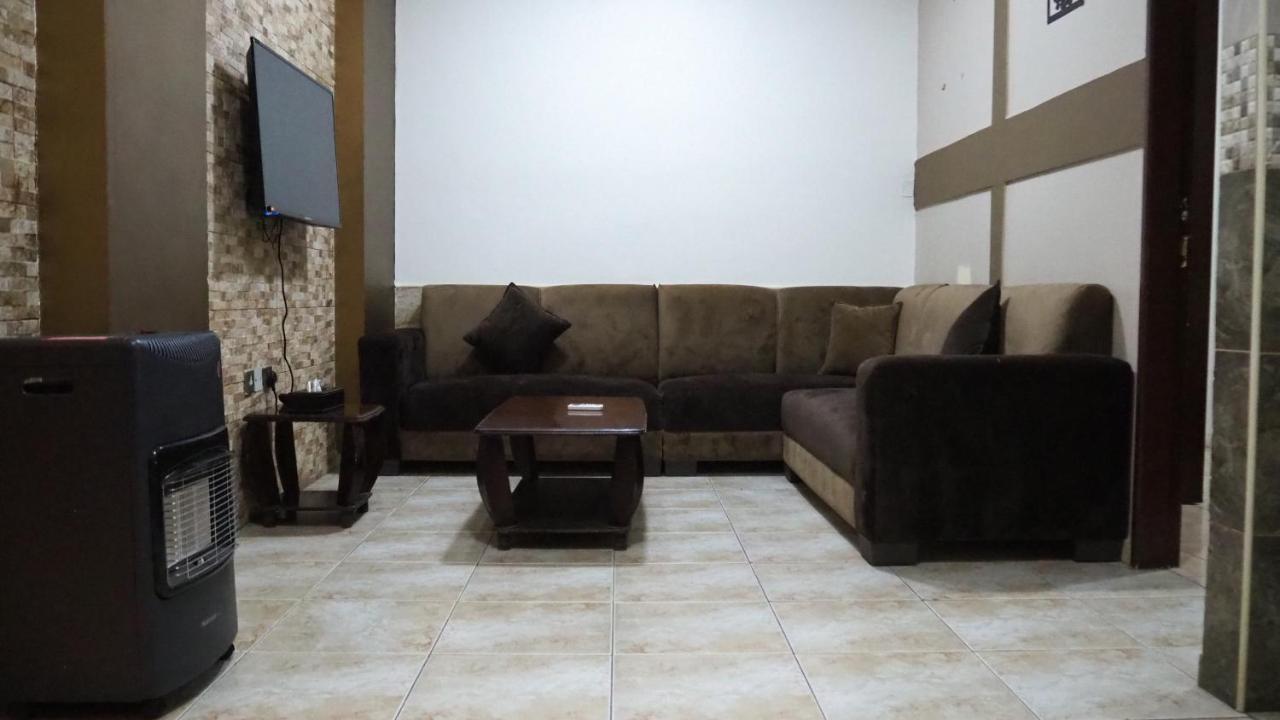 Al Fawanes Hotel Apartments Amman Exterior photo
