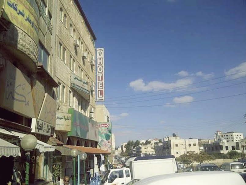 Al Fawanes Hotel Apartments Amman Exterior photo