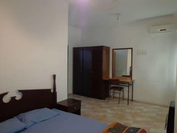 Al Fawanes Hotel Apartments Amman Exterior photo